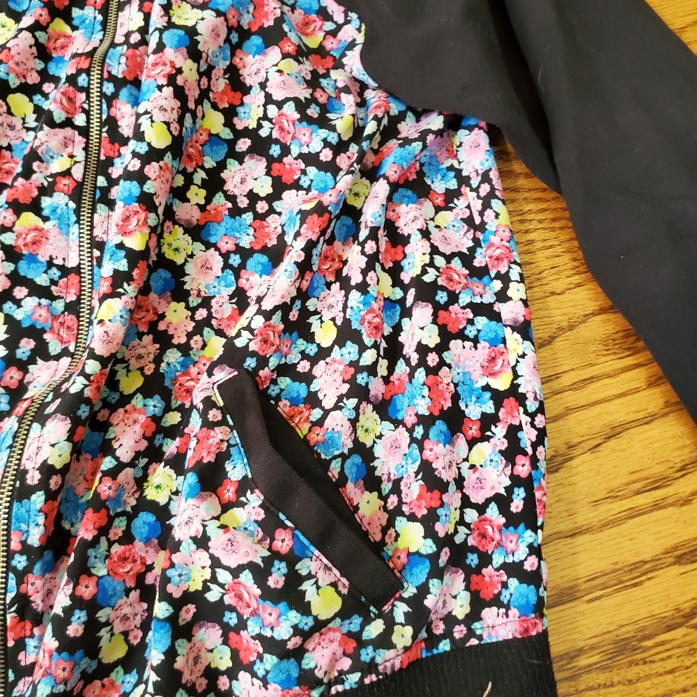 D-signed Disney girls large jacket. - Picture 2 of 6